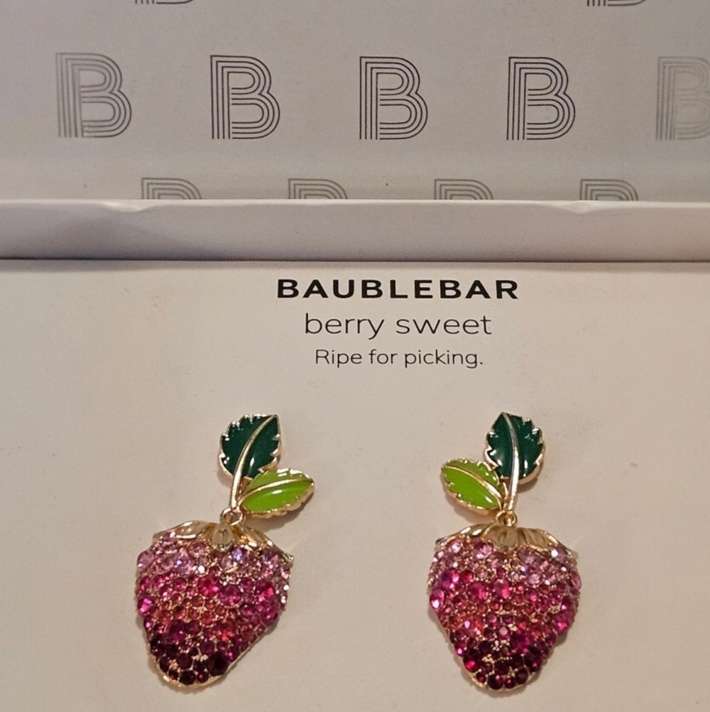 🍓BaubleBar Ombré Pink Berry / Strawberry Dangle Earrings w/ Green Leaves NWT&B - Picture 4 of 4